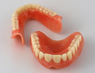 Пластмассовые (акриловые) зубные протезы